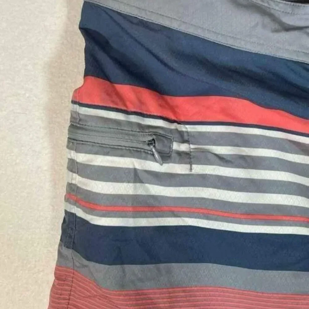 The Vineyard Vines Performance Board Striped Shorts =  Size Men's 33/ Small